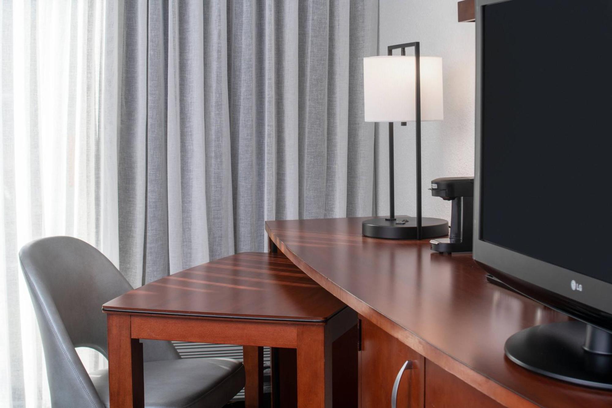 Courtyard By Marriott Dulles Airport Herndon/Reston Eksteriør billede